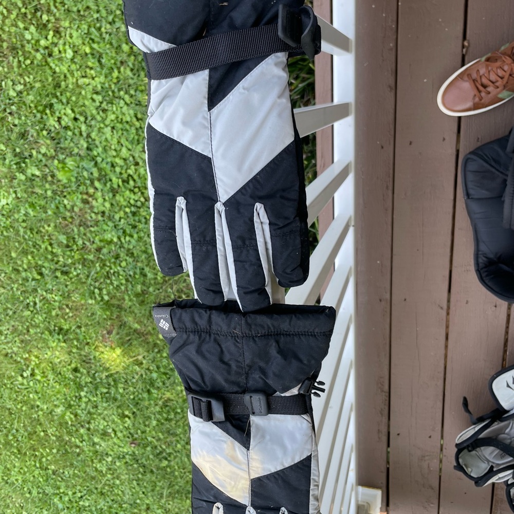 Winter gloves - Black and Light Gray
